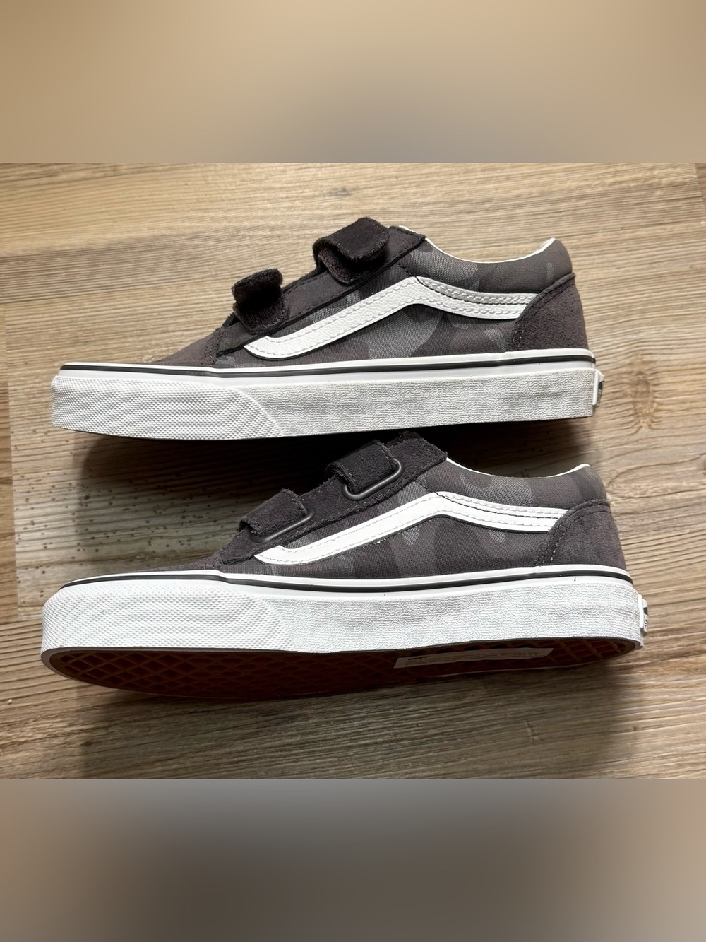 Vans Kids Low Top Sneakers in Gray and White